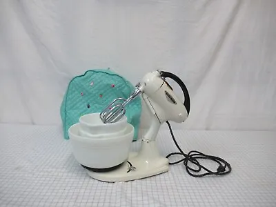 Hand Mixer Stand W/3 Pyrex Bowls Beaters & Cover. Vtg Hamilton Beach. Model G. • $75