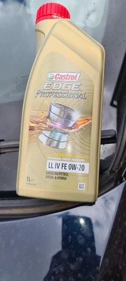 £30 • Buy 8 X 1L Engine Oil CASTROL EDGE Professional 0w-20