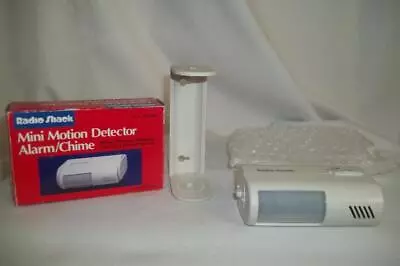 RADIO SHACK Mini Motion Detector Portable Battery Powered Alarm/Chime (49-425) • $49.99