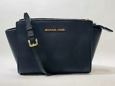 Michael Kors Selma Saffiano Messenger Bag Women’s Medium • $25