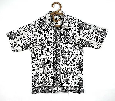 Vintage Mens Batik Tropical Shirt Size Large Short Sleeve T2 • $30