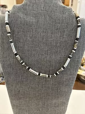 Nice Ceramic & Silver Tone Accent Necklace 18” • $3