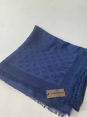 Louis Vuittons Scarf • $100