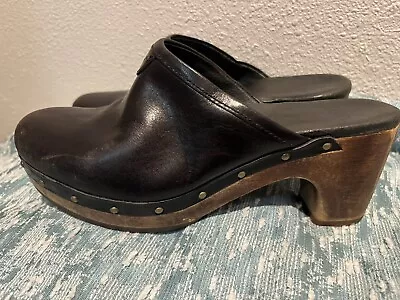 UGG Women’s Black Leather Sheepskin Lined Clogs Size 7 • $27