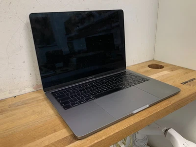 £0.99 • Buy Damaged - Apple MacBook Pro (13-inch, 2018, 4TBT3)‎