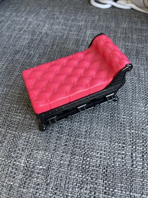 £4.99 • Buy MONSTER HIGH Secret Creepers Pet Red Chaise Lounge Chair Sofa