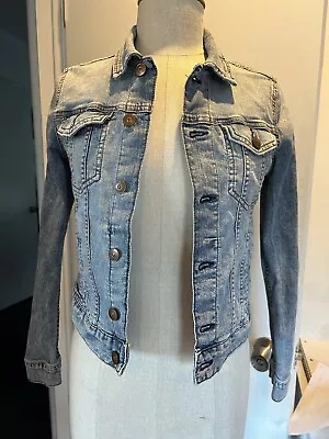 H&M Jean Jacket Women's Size 6 Light Wash Denim Jeans Jacket • $12