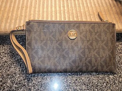 MICHAEL KORS Jet Set  Brown Signature Leather Wristlet Wallet / Zip Closure/Logo • $13