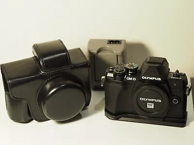 Like New Olympus OM-D E-M10 Mark III Mirrorless Camera  Body With Case & L-Plate • $499