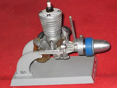 Ex Vintage 1945 Super Hurricane 24 Gas Spark Ignition Model Airplane Engine • $14.95