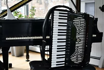 Professional Sonola Italian Accordion With Hand Made Reeds And 11 + 7 Registers • $9900