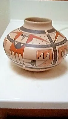 $445 • Buy Hopi, James G Nampeyo  Traditional Tan Pot W/bear Claw  6 X 4