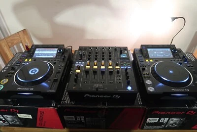 £5700 • Buy Immaculate Pioneer CDJ 2000 NXS2 + DJM 900 NXS2 Setup + Flight Cases/Warranty