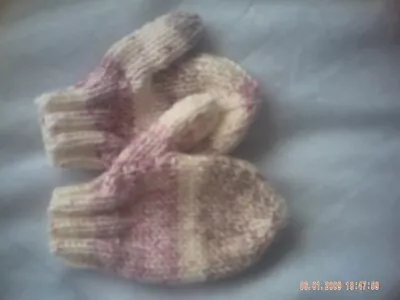 Hand Knitted Baby Mittens Size 0-3 Months. • £2.25