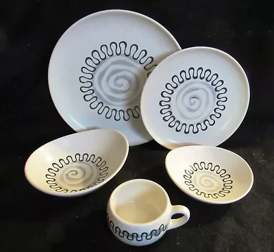 39 Pieces Of Metlox Aztec Place Settings • $695