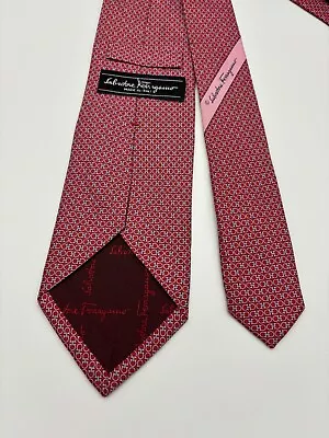 Salvatore Ferragamo 100% Silk Italy 3.25  Wide Men's Tie Pink Red Chain Pattern • $67.91