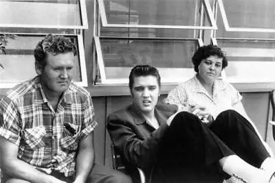 Elvis Presley Relaxes With His Parents Vernon And Gladys In 1956 Old Photo • $5.79