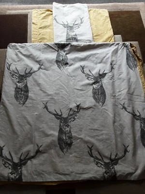 £10 • Buy Reversable Double Duvet Set, Stag Design, Used