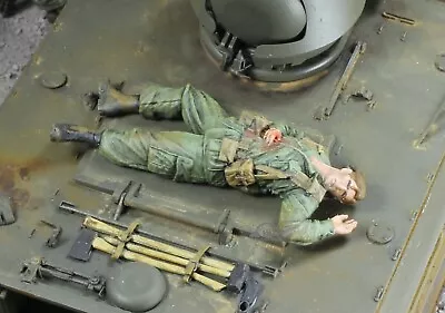 (Pre-Order) Pro-Painted Fallen USMC Soldier In Vietnam War 1:35 #3 • $39.98