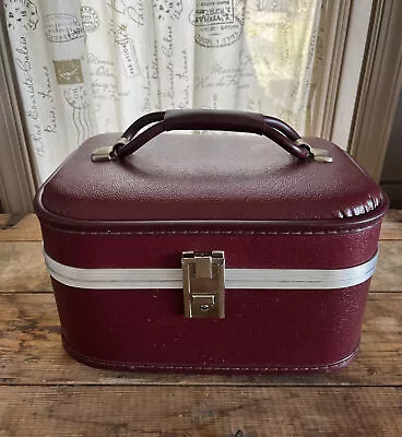 $24.95 • Buy Red Train Travel Makeup Case Luggage 1960s Mid Century Bag Purse Mirror VINTAGE