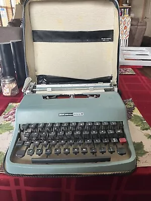 Vintage Underwood Olivetti Lettera 22 Made In Italy Typewriter & Case • $32.80