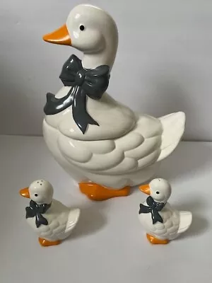 Vintage 80s Goose Duck COOKIE JAR With Matching Salt & Pepper Shakers TAIWAN • $24.99