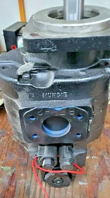 Muncie Hydraulic Pump (MLSM1407CFSLCCV) • $1250