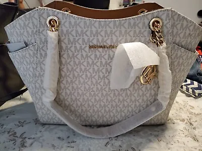 Michael Kors Medium *NEW* • $125