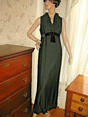 VINTAGE 1960s BLACK VELVET POLKA DOT SLEEVELESS EVENING GOWN - 12 • $19.95