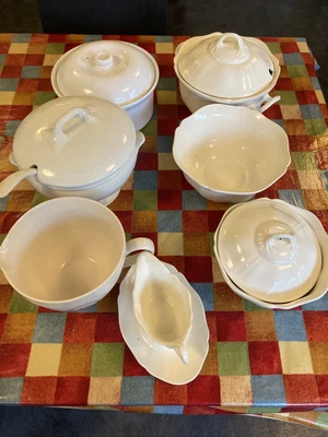 £10 • Buy Wedgwood Queens Plain And Others