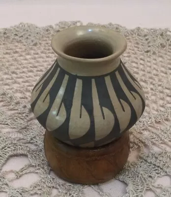 Mata Ortiz Indian Pottery  Small Vase With Wood Base • $24.99