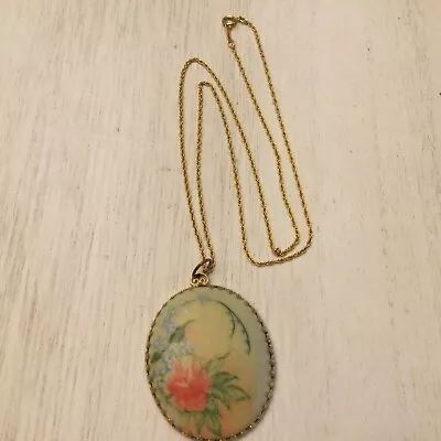 Vintage Estate Goldtone Necklace Large Floral Design Pendant With Scalloped Edge • $7.99