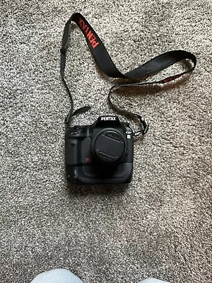 PENTAX K K200D 10.2MP DSLR Camera - Black (Kit W/ 35-80mm Lens) AND BATTERY EXT. • $120