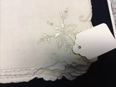 Vintage Embroidered Linen Luncheon Napkins • $18