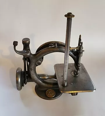 Rare Vintage/antique Willcox & Gibbs Small Table Top Chain Stitch Sewing Machine • £102