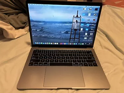 MacBook Pro Retina 13.3-inch (2016) - Core I5 8GB - SSD 256GB • $252