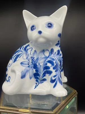 2005 Dynasty Seymour Mann Ceramic Blue And White Cat Figurine • $24