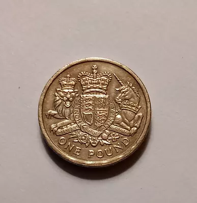 The Royal Arms Round £1 Coin • £1.50