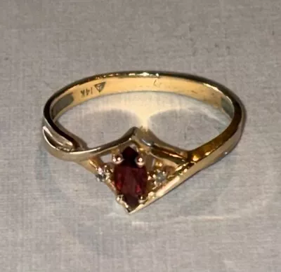 Beautiful Vintage Delicate 14K Yellow Gold Garnet & Diamond Ring Size 6 • $89.99