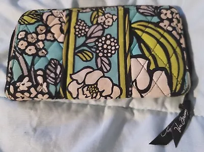 Vera Bradley Island Blooms Zip Around Wallet 8  X 5  • $9