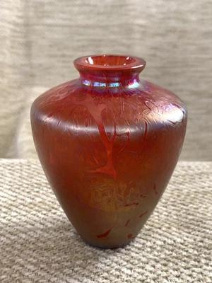 £19.99 • Buy 4  Royal Brierley Michael Harris Red Art Glass Studio Iridescent Urn Vase Signed