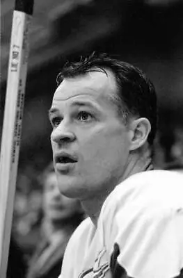 Detroit Red Wings Gordie Howe On Bench During Game Vs New York Ran - Old Photo • £5.32