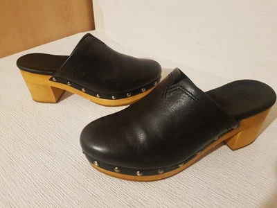 £35 • Buy Ugg Clogs Women Black Leather With Half Fur Lined (under Front Of Foot ) UK 4.5