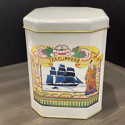 Vintage Tea Clippers White Tin Asian Design Hinged Lid Kaleidoscope • $12.99