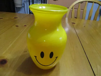 Vintage Yellow Glass Smiley Face Vase 8  1999 GGG Garcia Group2 Cute! • $10