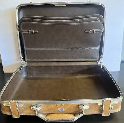 Vintage American Tourister Escort Briefcase Hard Shell Brown Suitcase  19  X 13  • $35.99