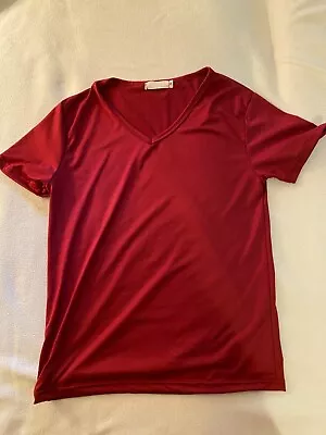 Mens V-Neck T-Shirt Medium NWOT Label With Pink Dots Stretchy Burgundy Hem • $10.99