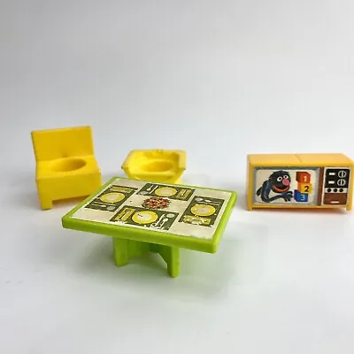 VINTAGE FISHER PRICE LITTLE PEOPLE SESAME STREET 938 GROVER TV + Table & Chairs • $13.27