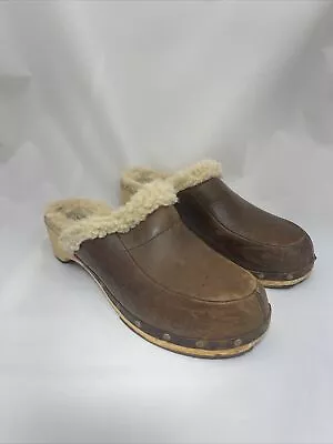 UGG Australia Women's Leather Fur Clogs Size 10 SN 5425 • $29.95