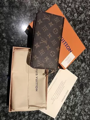 Louis Vuitton Laddies Zippy Purse • £450